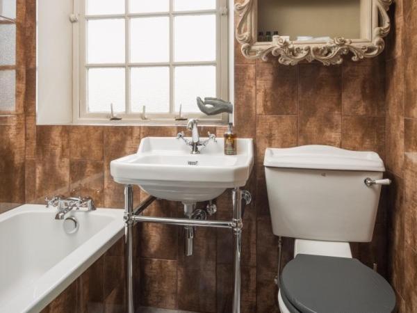 Canongate Luxury Homestay Edinburgh Bagian luar foto