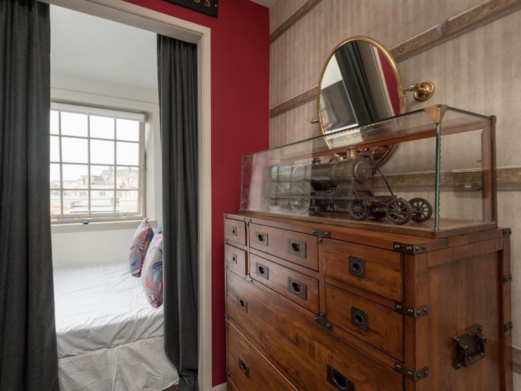 Canongate Luxury Homestay Edinburgh Bagian luar foto