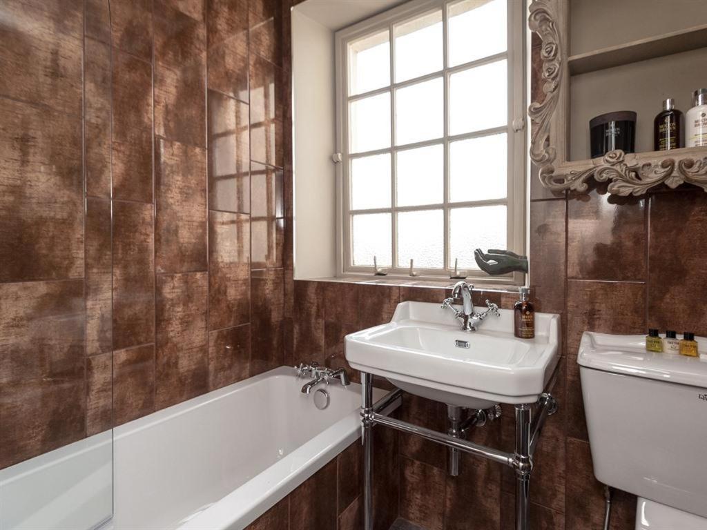 Canongate Luxury Homestay Edinburgh Bagian luar foto